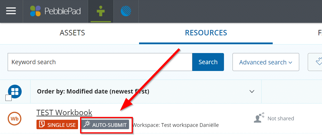 A printscreen of a list with resources. A red arrow is pointing towards the icon with auto submit