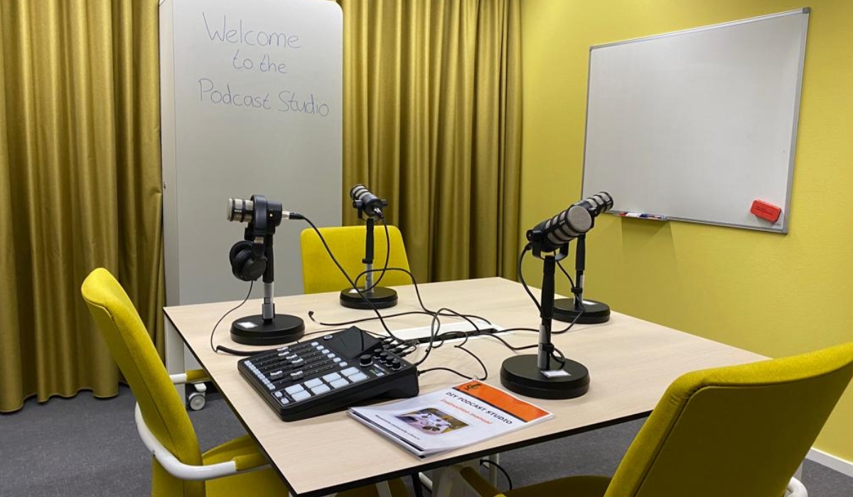 Podcast Studio met apparatuur