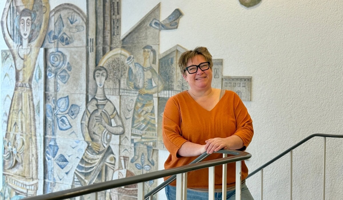 A photograph of trainer Bo Nuis